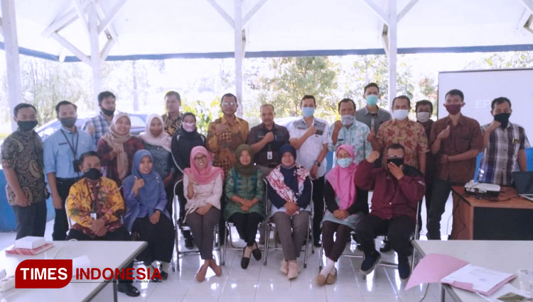 Peserta Pelatihan IT di BPP Kecamatan Dampit yang terdiri dari para Penyuluh Pertanian dan Tim Pelatih dari Polbangtan Malang (Sabtu, 25/7/2020). (FOTO: AJP TIMES Indonesia)