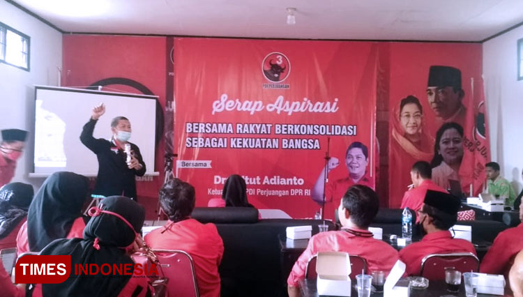 Konsolidasi dan reses daring Drs Utut Adianto dengan segenap pengurus DPC PDIP Banjarnegara. (FOTO : DPC PDI Perjuangan Banjarnegara/TIMES Indonesia)