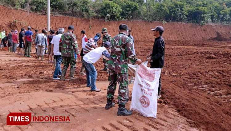 Warga Dukung Pelaksanaan TMMD (FOTO: AJP/TIMES Indonesia)