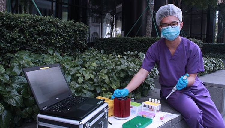 Tes Covid-19 yang bisa dilakukan dengan peralatan portabel dan dapat digunakan di masyarakat sebagai alat skrining. (FOTO: CNA/NTU Singapura)