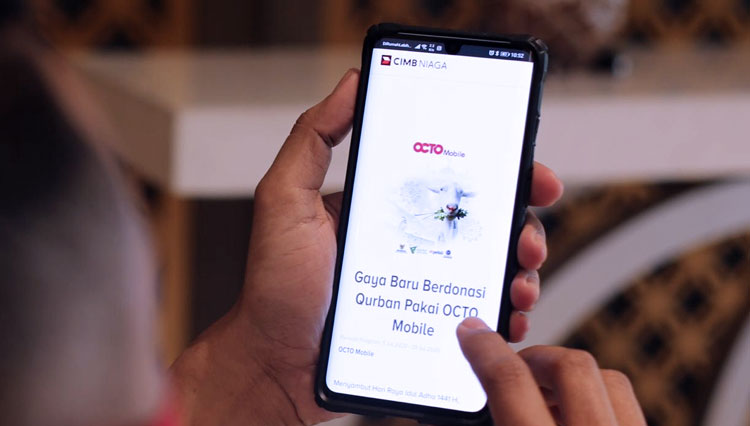 Kurban melalui OCTO Mobile dan OCTO Clicks, lebih sehat dan aman. (Foto: CIMB Niaga Syariah for TIMES Indonesia)