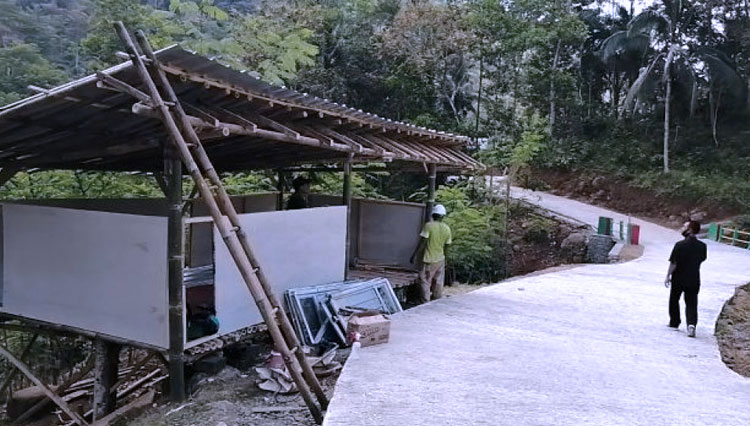 Dirikan Warung di Tepi Jalan TMMD.