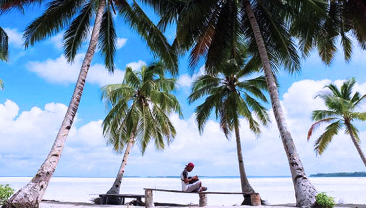 Pantai-Ohoidertawun.jpg