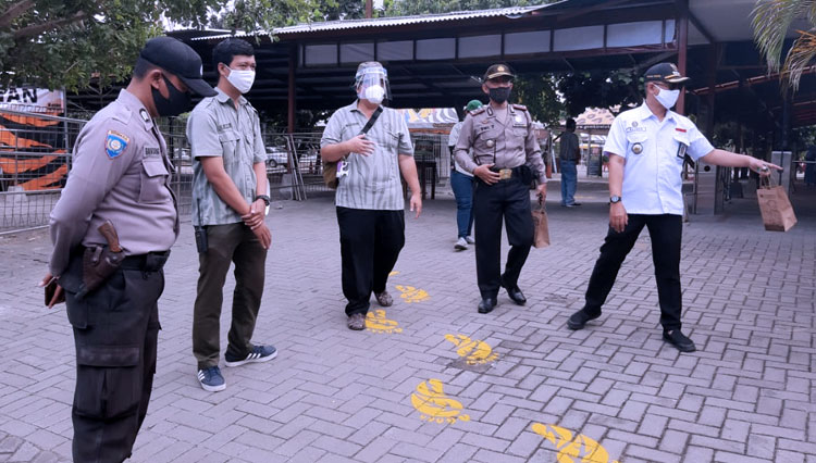 Camat dan Kapolsek Kotagede saat menghadiri simulasi di pintu masuk GL Zoo Yogyakarta. (FOTO: GL Zoo for TIMES Indonesia)