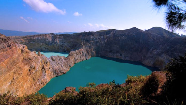 Gunung-Berapi-Kelimutu.jpg