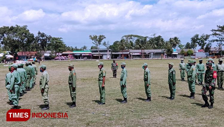 Selain Wawasan Kebangsaan, latihan PBB juga diberikan dalam rangka pembinaan Linmas Desa Wilayah Kecamatan Gandrungmangu. (FOTO: Hermawan Septianto/TIMES Indonesia)