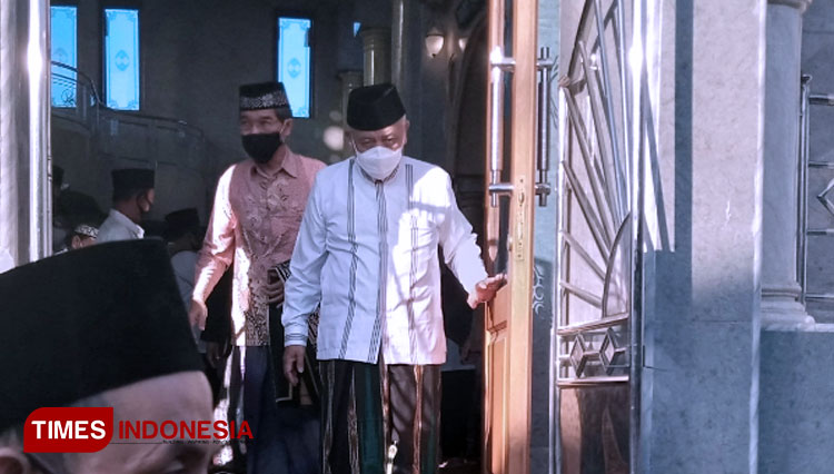 Bupati Malang, Drs HM Sanusi MM usai salat Idul Adha di Masjid Jamik Gondanglegi. (FOTO: Binar Gumilang / TIMES Indonesia)