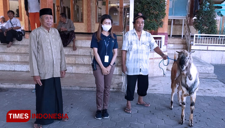 Boom Marina Banyuwangi Bantu 2 Hewan Kurban untuk Masyarakat Sekitar
