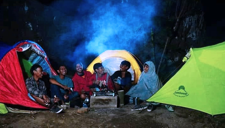 The visitors are Camping at Istana Batu Korsih, Majalengka. (Photo: Doc. Istana Batu Korsih for TIMES Indonesia)