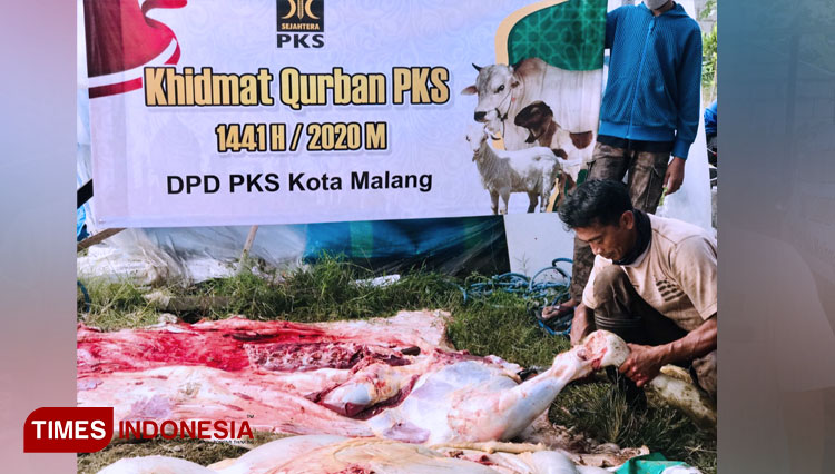 Penyerahan-daging-kurban-dari-PKS-Kota-Malang-6.jpg