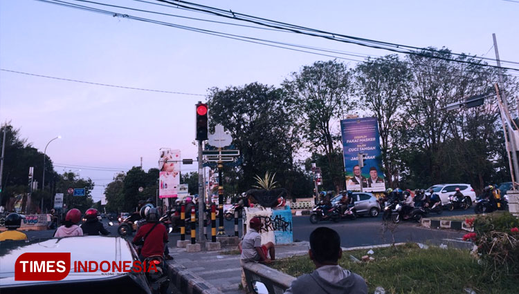 Situasi arus balik libur hari raya Idul Adha di jalan Pantura Cirebon. (Foto: Devteo MP/TIMES Indonesia)