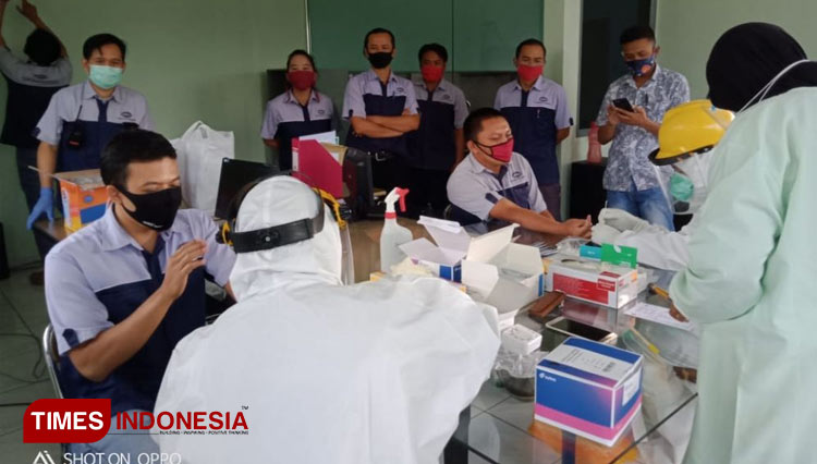 Giat tracing mobile beserta pendidikan kesehatan tentang penerapan protokol kesehatan kepada karyawan BMG