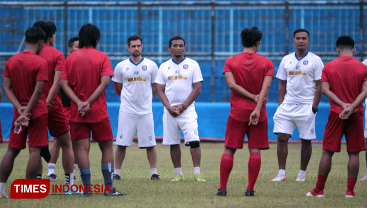 Latihan perdana Arema FC tanpa dihadiri oleh pelatih kepala Mario Gomez. Senin,(3/8/2020). (FOTO: Tria Adha/TIMES Indonesia)