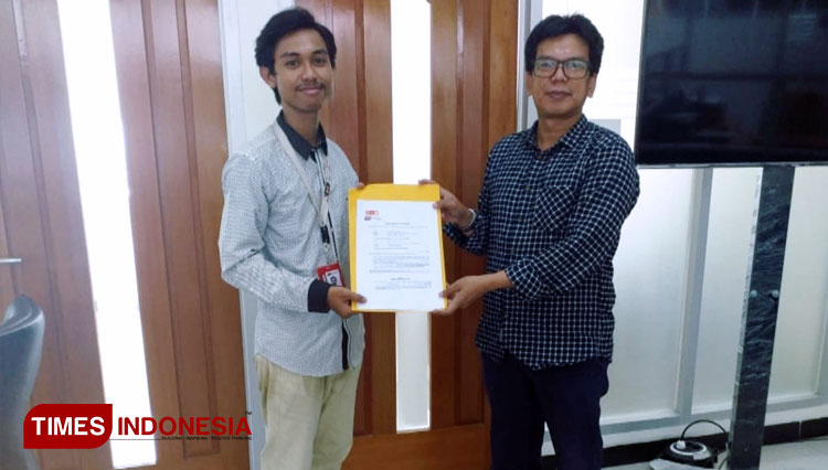 Sekretaris Majelis Dikdasmen PWM DKI Jakarta Dr. Gufron Amirullah, M.Pd dan wartawan TIMES Indonesia. (FOTO: Dok. TIMES Indonesia)