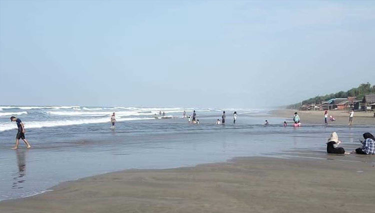 Pantai-Bagedur.jpg