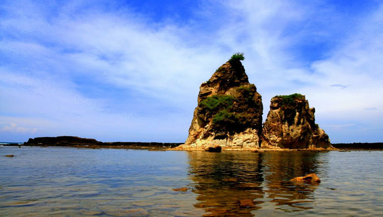 Pantai-Sawarna.jpg