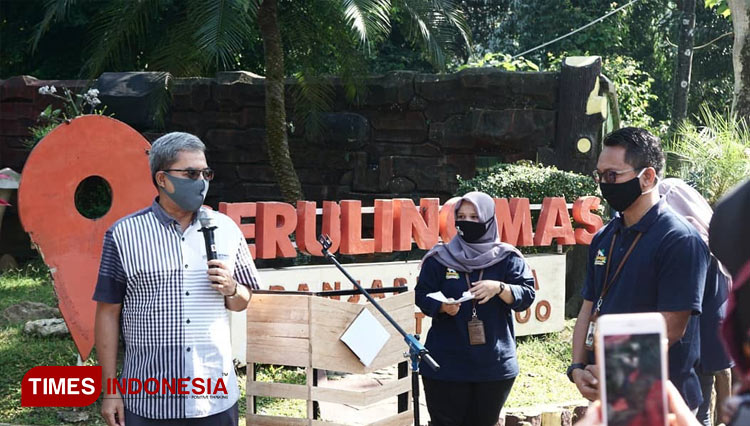 The Head of Local Tourism Department of Banjarnegara, Central Java on thr reopening of Serunglingmas Zoo. (Photo: Doc. Serulingmas Zoo for TIMES Indonesia)
