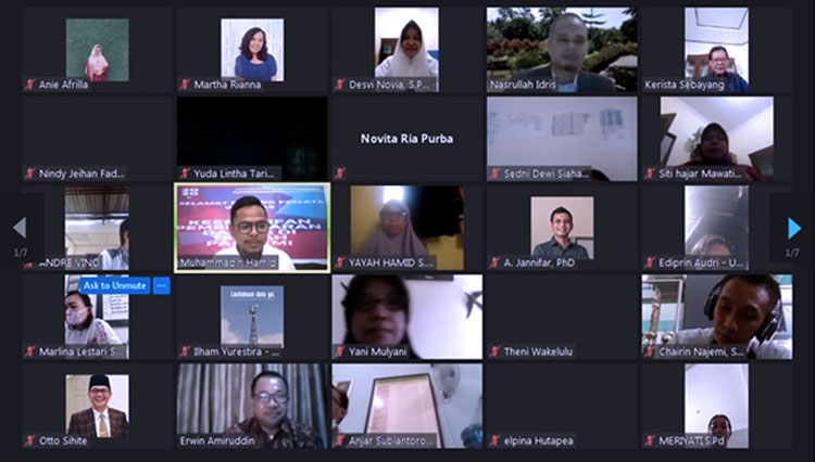 Foto bersama dengan seluruh peserta Webinar Fisika FMIPA Universitas Sumatera Utara (USU) Keefektifan Pembelajaran Daring di Tengah Pandemi. (FOTO: Dok USU Medan)