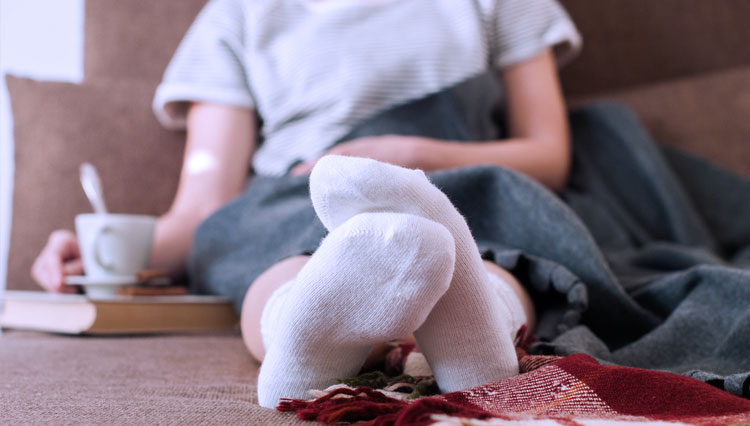 ILUSTRASI - Mengatasi telapak kaki dingin. (FOTO: Shutterstock)
