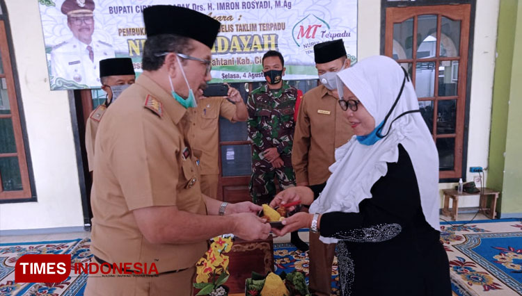 Bupati Cirebon Meresmikan Majelis Taklim Terpadu Nurul Hidayah di Desa Dawuan Kecamatan Tengah Tani Kabupaten Cirebon (Foto : Devteo MP / TIMES Indonesia)