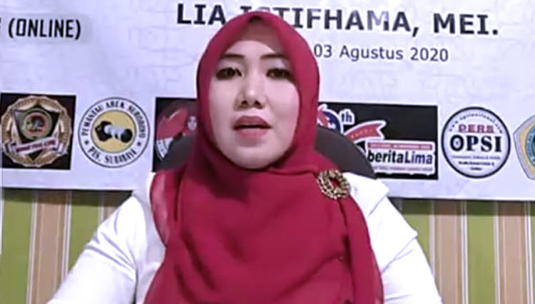 Lia Istifhama saat ujian terbuka Program Doktoral UIN Sunan Ampel Surabaya. (foto: Dok. Pribadi) 