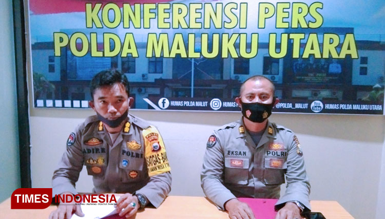 Kabidhumas Polda Malut yang didampingi Kaur Mitra dalam konferensi pers (Foto : Iwan Marwan/TIMES Indonesia)