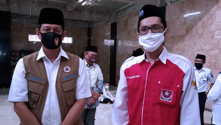 Ketua Tim Relawan Pemuda Muslimin Indonesia Catur Arif Setiawan saat bersama Ketua Gugus Tugas Covid-19 di Jakarta (foto: Humas PB Pemuda Muslimin Indonesia)