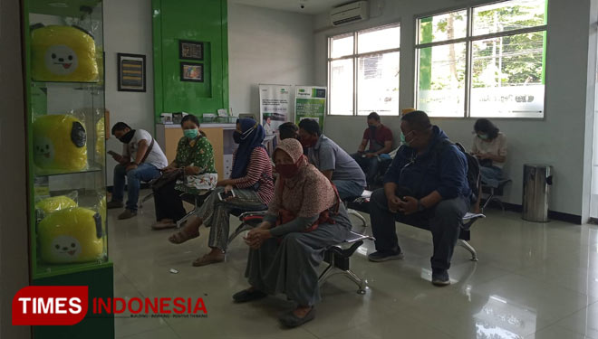 Harga Emas Terus Naik Warga Malang Ramai Ramai Jual Emas Times Indonesia
