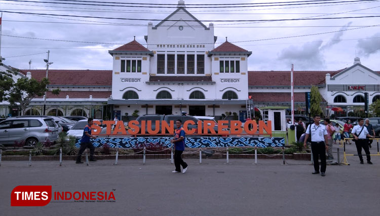 Stasiun Cirebon. (Foto: Muhamad Jupri/TIMES Indonesia)