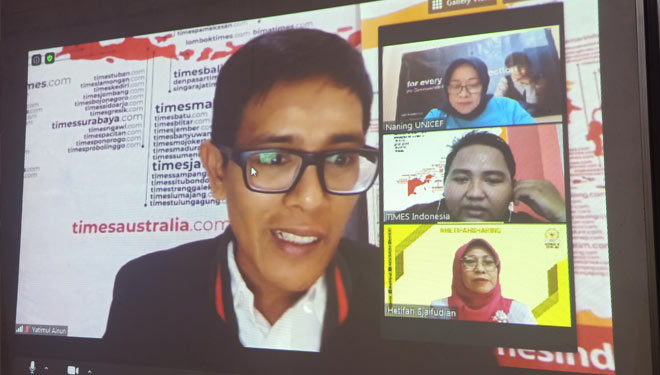 Pemred TIMES Indonesia Yatimul Ainun membuka diskusi Match! TIMES Webinar Series Pro Kontra Tuntutan Masuk Sekolah Saat Pandemi, Kamis (6/8/2020).(Foto: Tangkapan Layar) 