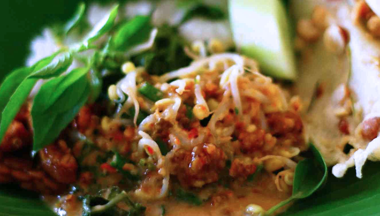 Sego Pecel Kertosono, Another Way of Serving Your Salad with Peanut Sauce