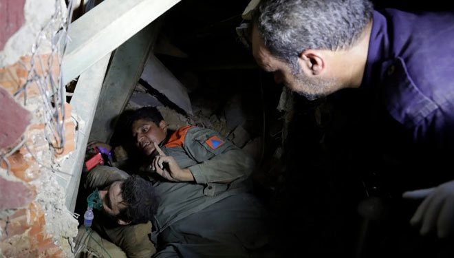 Tentara juga terlibat dalam upaya pencarian korban ledakan amonium nitrat di Beirut, Lebanon. (Foto: AP)