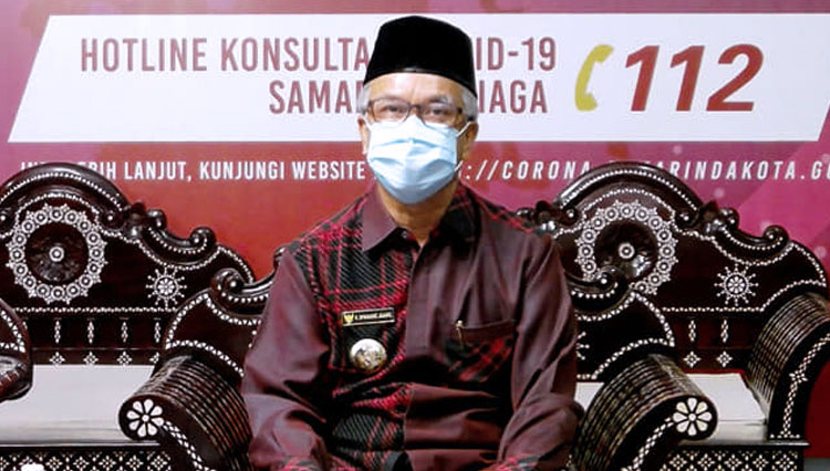 Wali Kota Samarinda Syaharie Jaang memberikan keterangan pers. (foto: Humas Pemkot Samarinda)