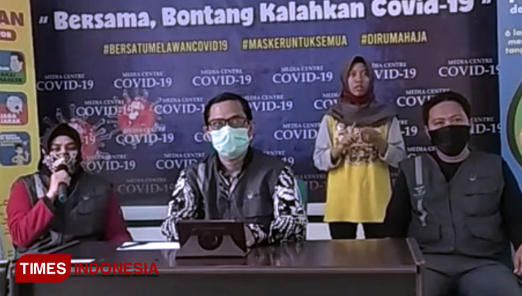 Kadis kesehatan Bontang, Bahaudin saat konferensi pers virtual (FOTO: Ahmad Syahir/TIMES Indonesia) 