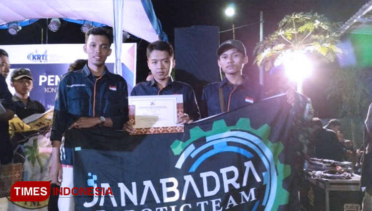 Kelompok UKM UJB Robotic Team bernama Janasky Team berhasil meraih penghargaan KRTI di Surabaya. (FOTO: UJB for TIMES Indonesia)