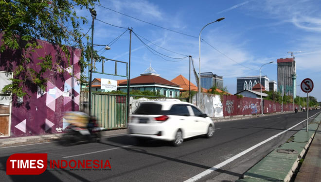 Apartemen The Frontage di Jalan A Yani Surabaya masih mangkrak tanpa kejelasan dari pengembang.(Dok.TIMES Indonesia)
