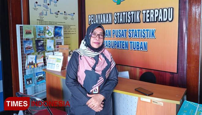 Kepala Badan Pusat Statistik (BPS) Kabupaten Tuban, Eko Mardiana saat berada di kantor kerjanya (10/08/2020) (Ahmad Istihar/TIMES Indonesia) 