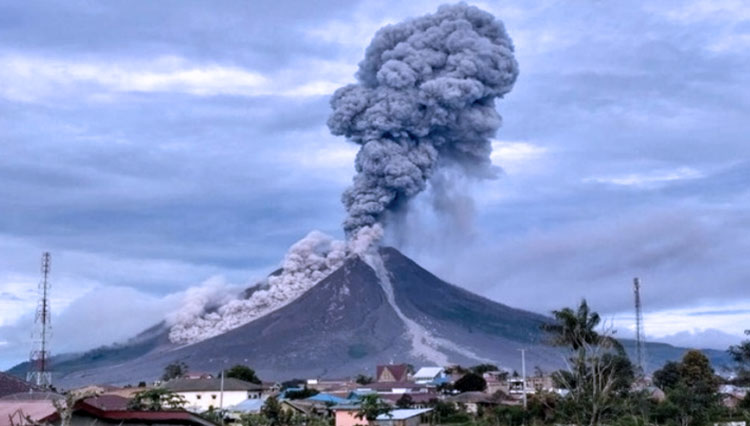 Ilustrasi: Gunung Sinabung Kembali Meletus (FOTO: Dokumen/BNPB)