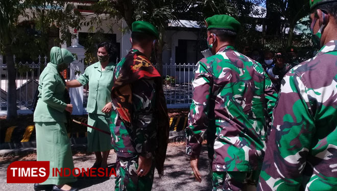 Penyambutan Dandim baru Letkol CZi. Dwi Joko Siswanto, SE, M.I.Pol di Makodim 1601 Kabupaten Sumba Timur NTT(FOTO:Habibudin/ TIMES Indonesia)