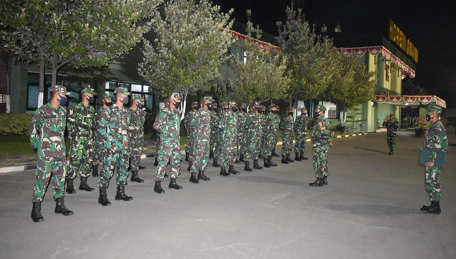 Bintara Muda Korem Bhaskara Jaya saat mengikuti apel malam pada Minggu (9/8/2020) malam.(Dok.TNI)
