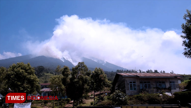Gunung api Demo kota Pagaralam. (FOTO: Asnadi/ TIMES Indonesia)
