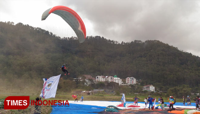 Bendera-Arema-Aremania-3.jpg