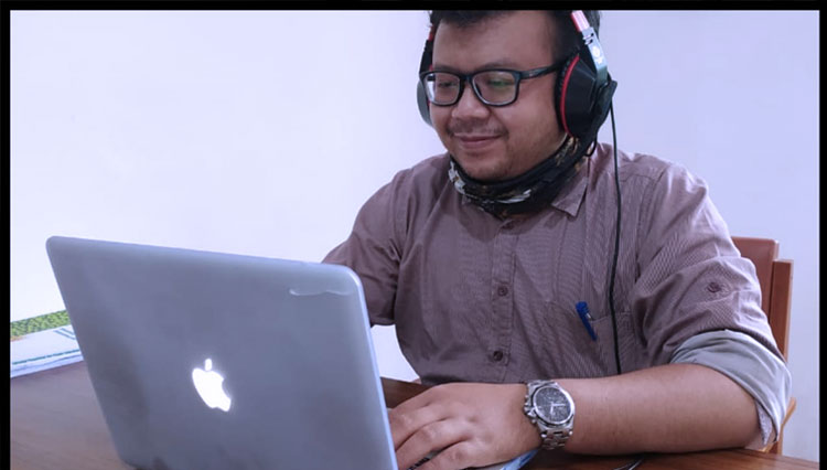 Anief Fauzan Rozi, Dosen FTI UMBY ketika menyampaikan materi secara online kepada mahasiswa. (Foto: Humas UMBY for TIMES Indonesia)