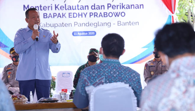 Menteri Kelautan dan Perikanan saat Kunjungan Kerja Ke Kecamatan Sumur, Pandeglang, Banten. (Foto: kkp.go.id) 
