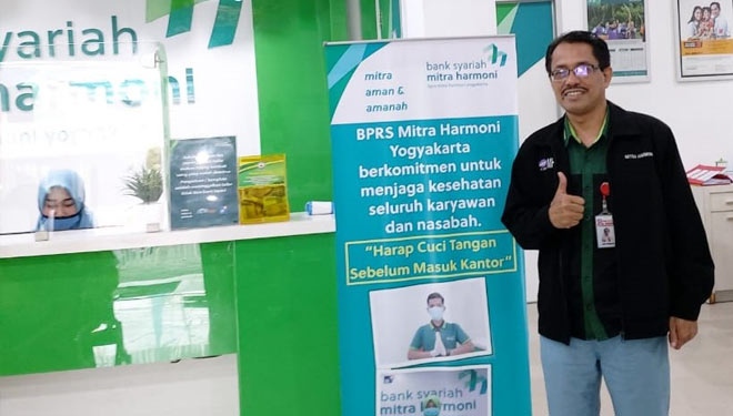 Direktur Utama BPRS Mitra Harmoni Yogyakarta, Joko Riswanto SE. (FOTO: Fajar Rianto/TIMES Indonesia)