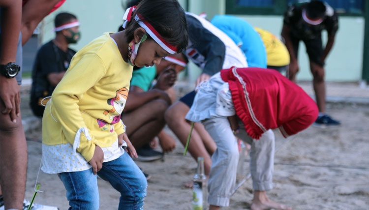 Anak-anak mengikuti lomba Agustusan di Makorem Bhaskara Jaya, Rabu (12/8/2020). (Foto: Dok.TNI) 