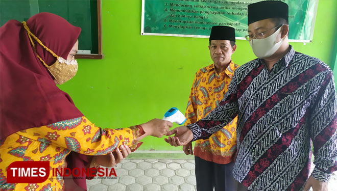 Rakor kepala sekolah dan masdrasah Zona IV yang dihadiri Ketua LP Maarif Dr. Fauzi terapkan protokol kesehatan guna pencegahan Covid-19. (FOTO: Sutrisno /TIMES Indonesia)
