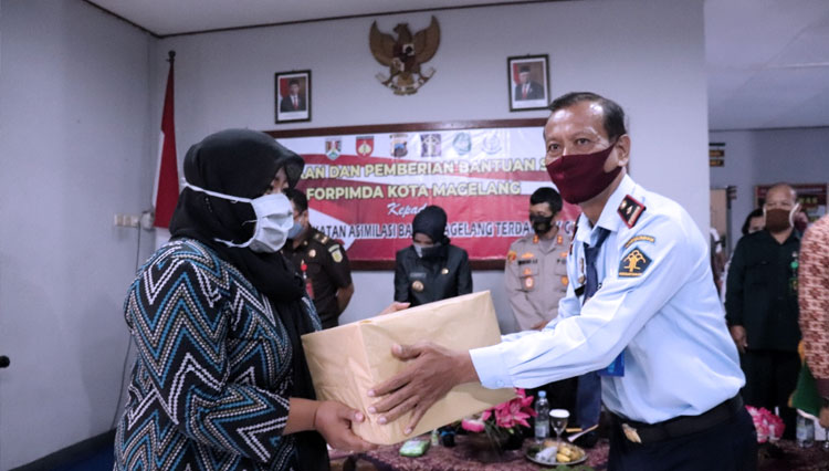 Warga Binaan Asimilasi Di Bapas Magelang Dapat Bantuan Sembako - TIMES ...