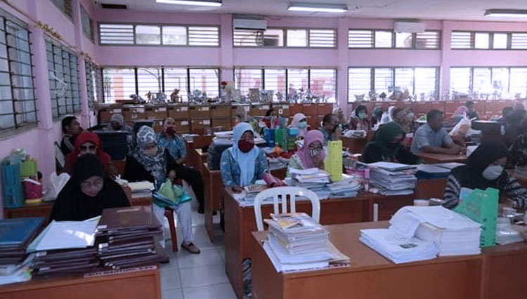 Guru SMKN 2 Kota Probolinggo menggelar rapat kenaikan kelas di tengah pandemi (FOTO: diambil dari medsos sekolah)