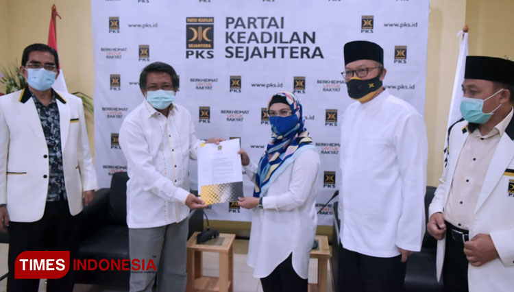 Bakal Cawako Tangsel Siti Nur Azizah terima mandat dari PKS (FOTO: DC for TIMES Indonesia)
